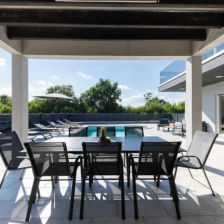 Gabriel - Villa Dicmo