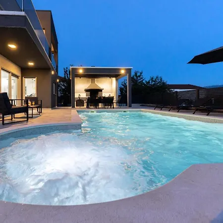 Villa Gabriel - *