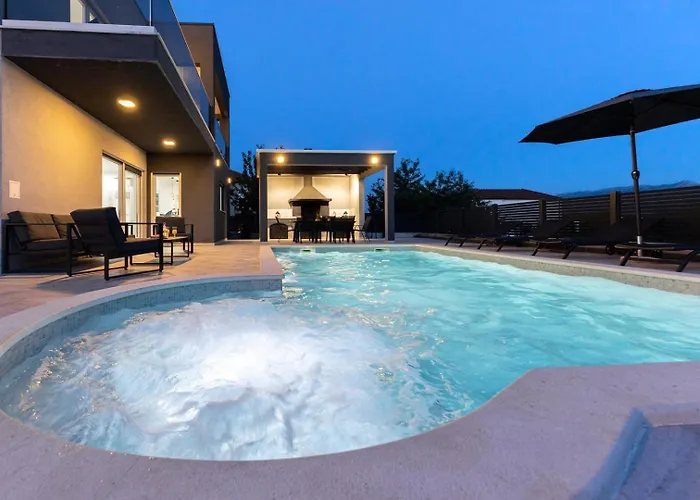 Villa Gabriel - *